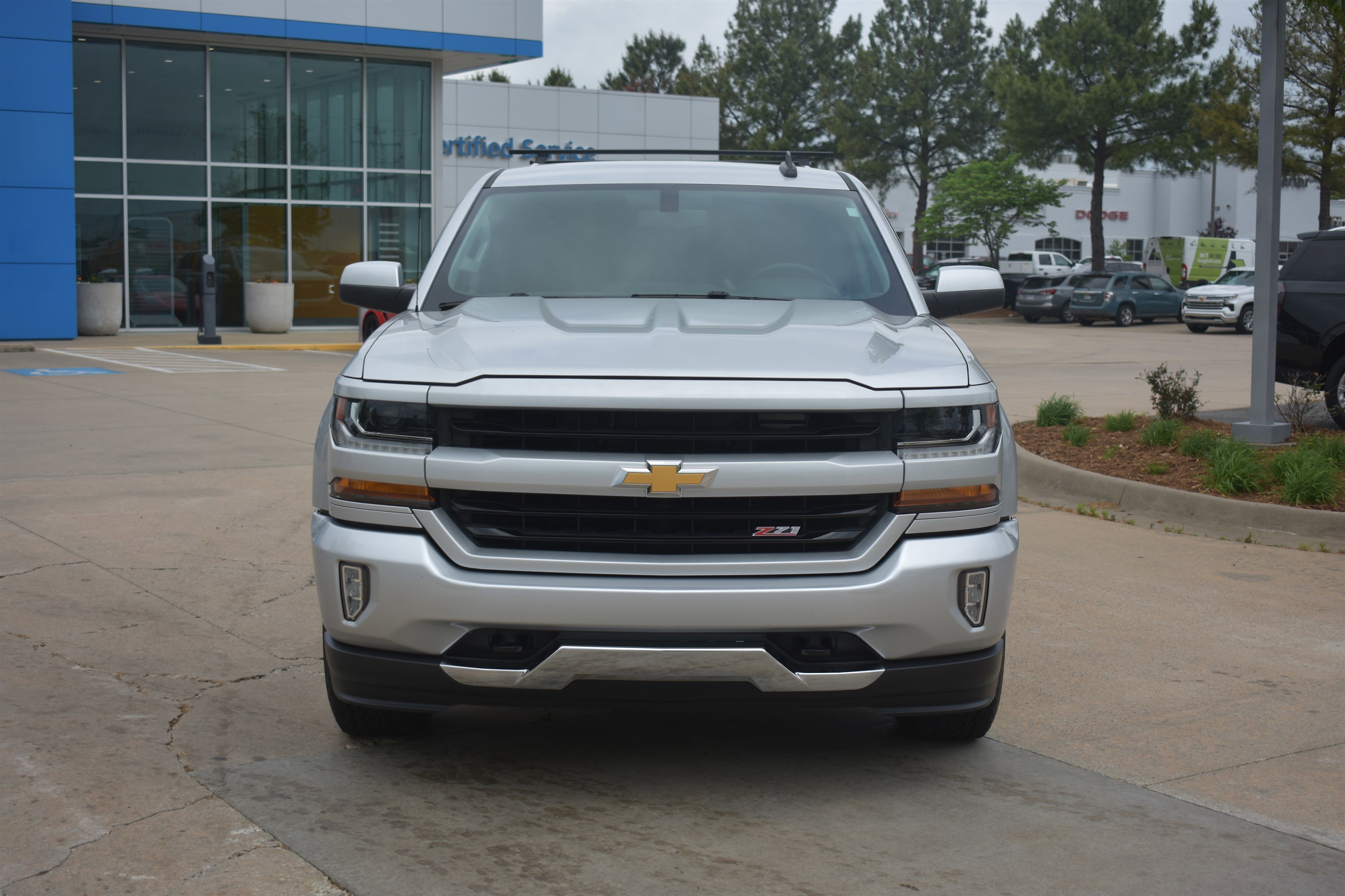 Used 2018 Chevrolet Silverado 1500 LT Z71 with VIN 3GCUKREC6JG592410 for sale in Little Rock