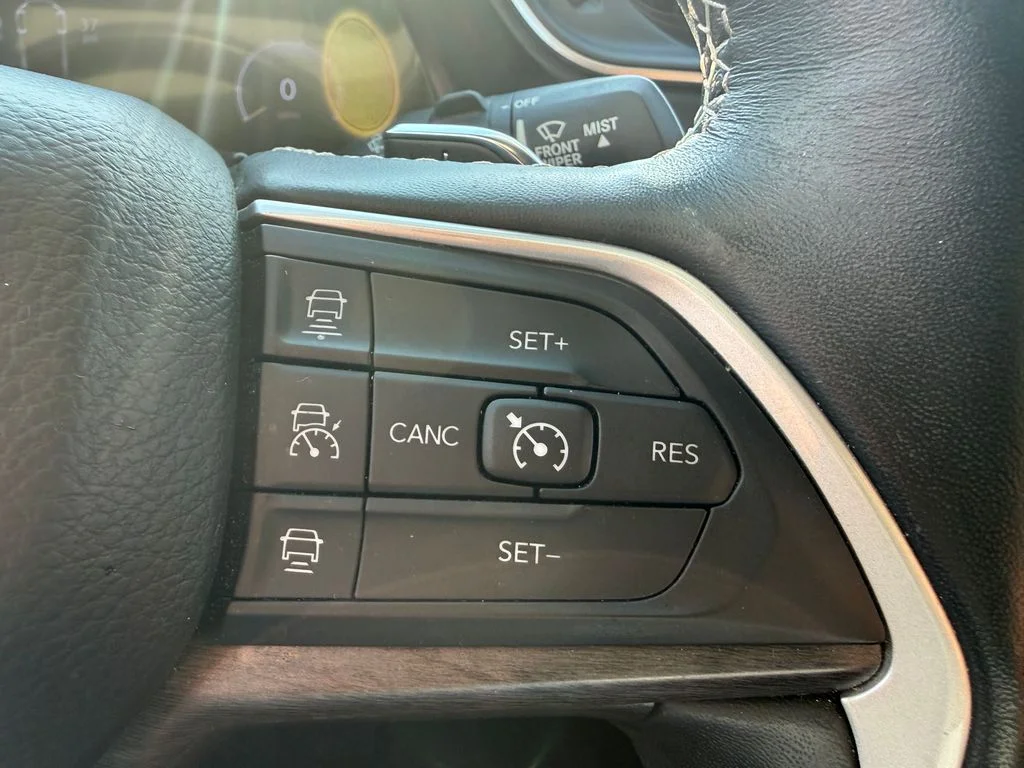 Used 2022 Red Jeep Limited image 17