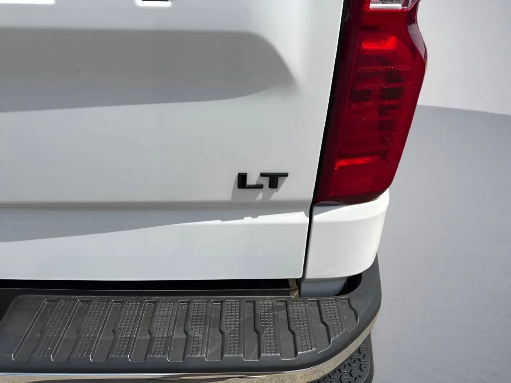 Used 2024 Summit White Chevrolet LT image 82