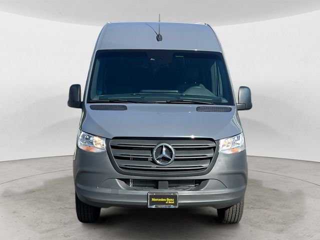 Used 2024  Mercedes-Benz Cargo 144 WB image 8