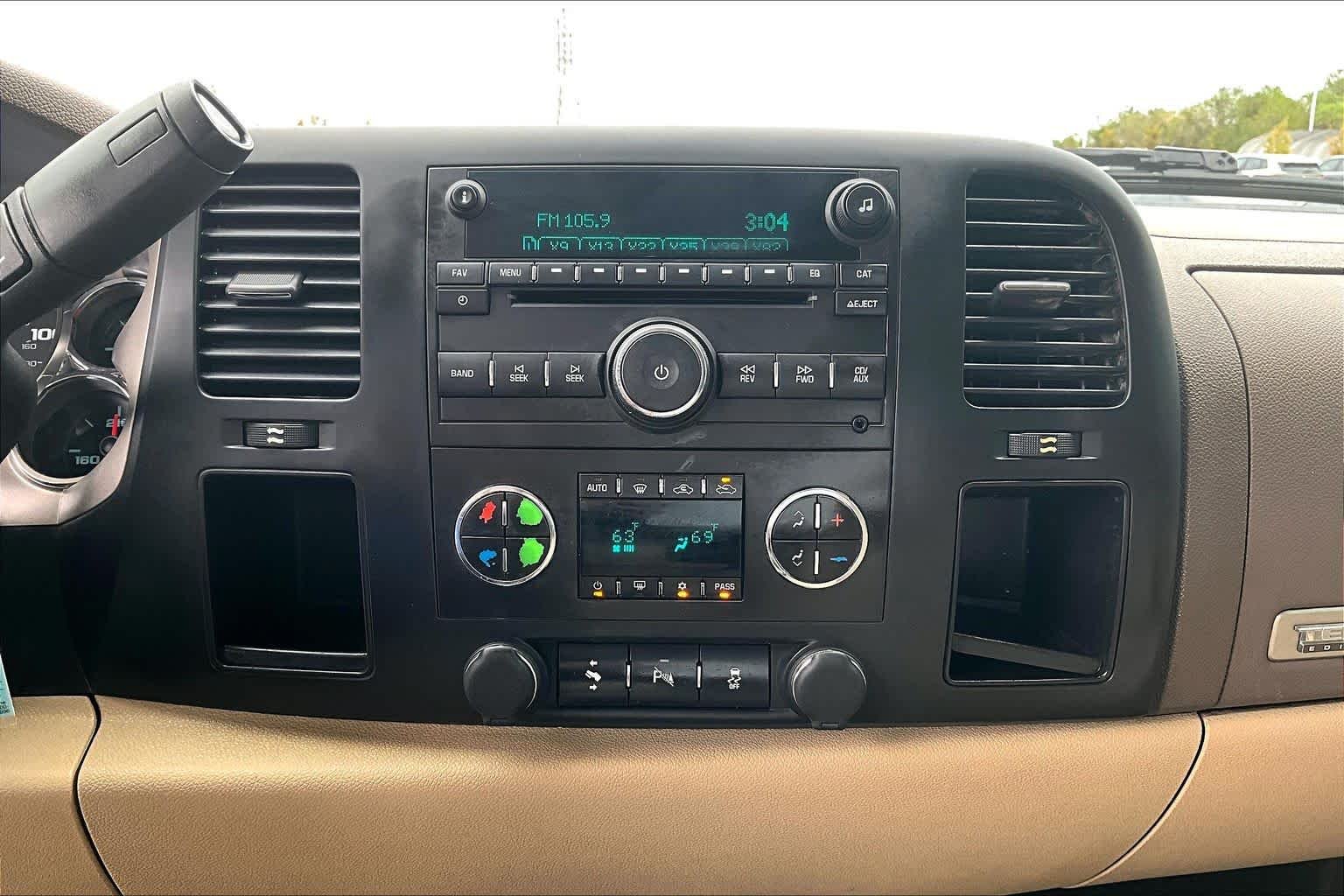Used 2013 Black Chevrolet LT image 32