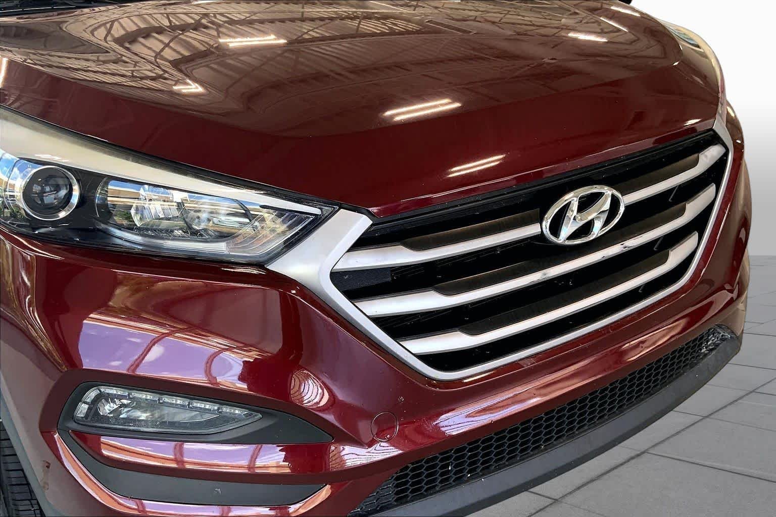 Used 2017 Ruby Wine Hyundai SE Plus image 32