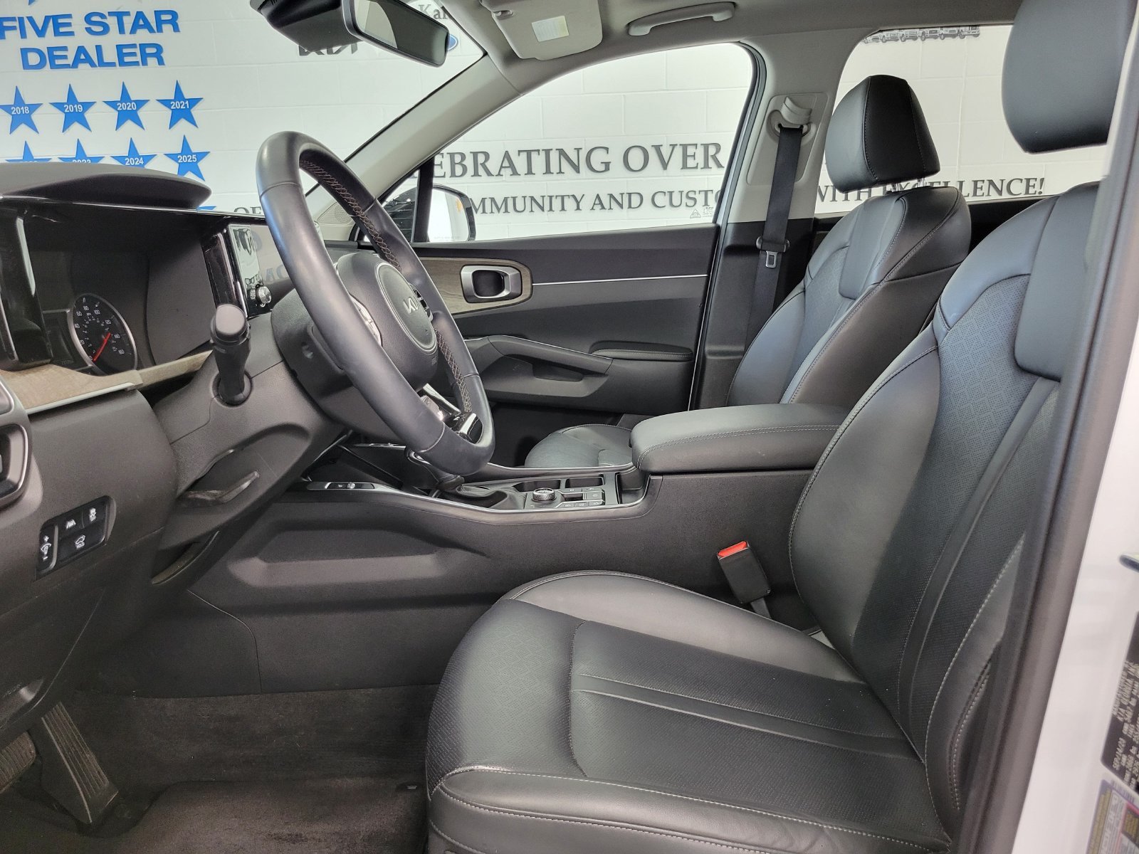 Used 2023 White Kia X-Line EX image 7