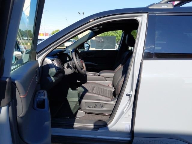 New 2026 Boulder Gray Pearl / Super Black Two-tone Nissan Rock Creek® image 26