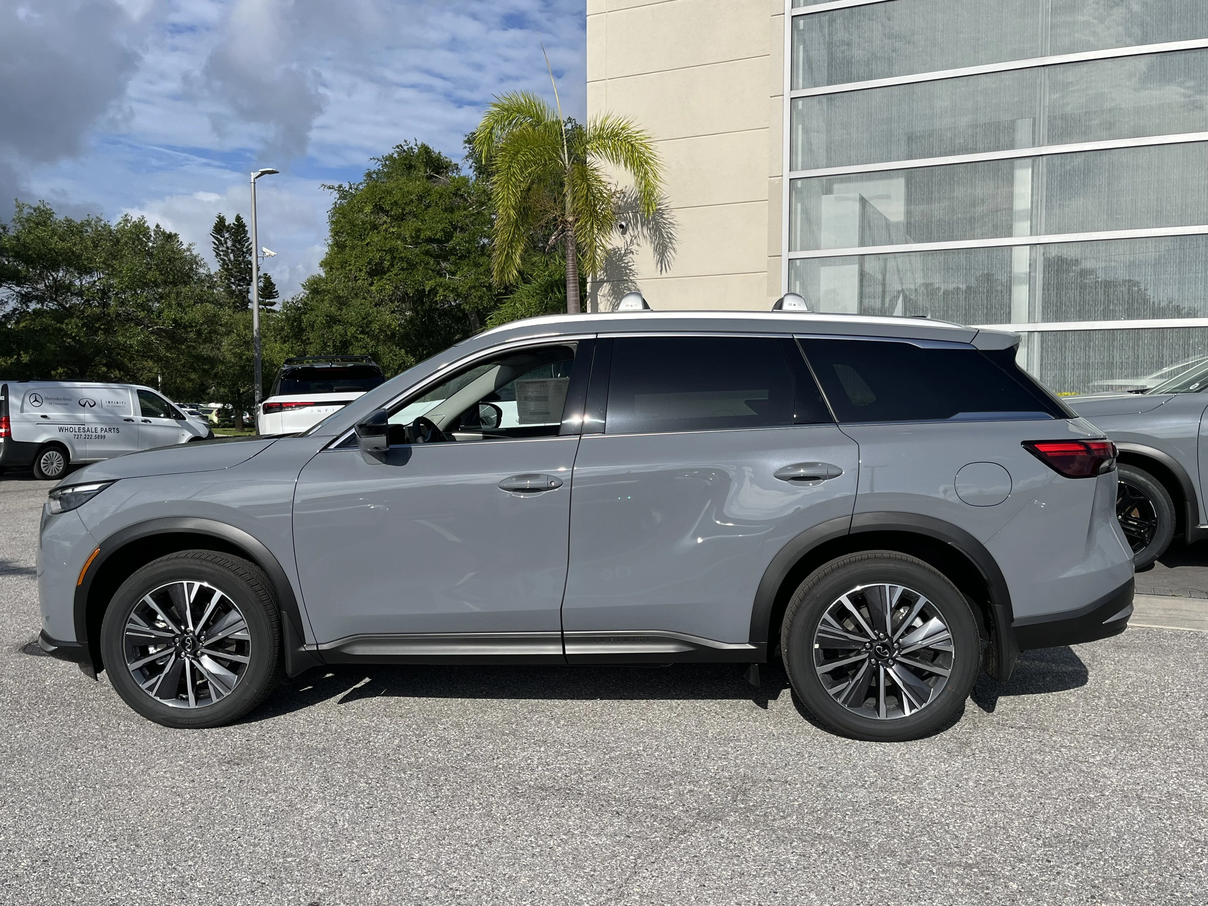 New 2027 Harbor Gray INFINITI LUXE image 2