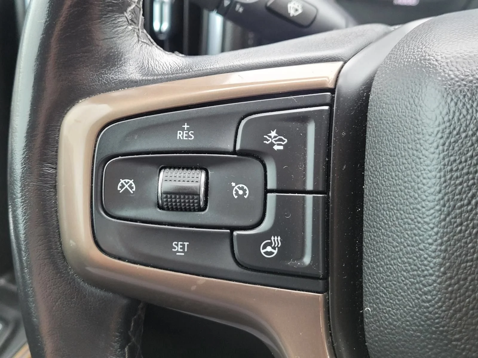 Used 2022 Silver Ice Metallic Chevrolet High Country image 33