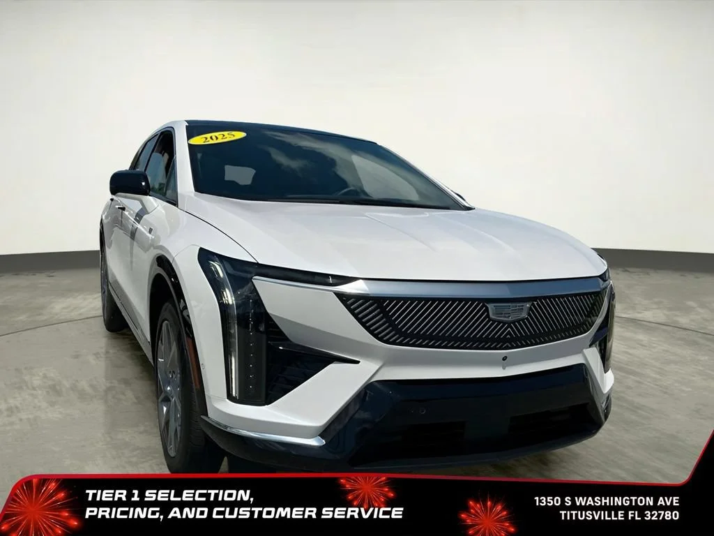 Used 2025 Crystal White Tricoat Cadillac Luxury 2 image 17