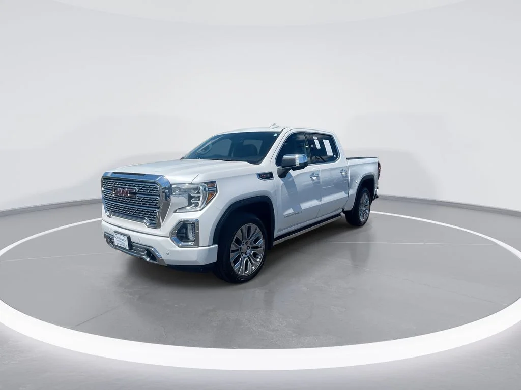 Used 2022 White GMC Denali image 4