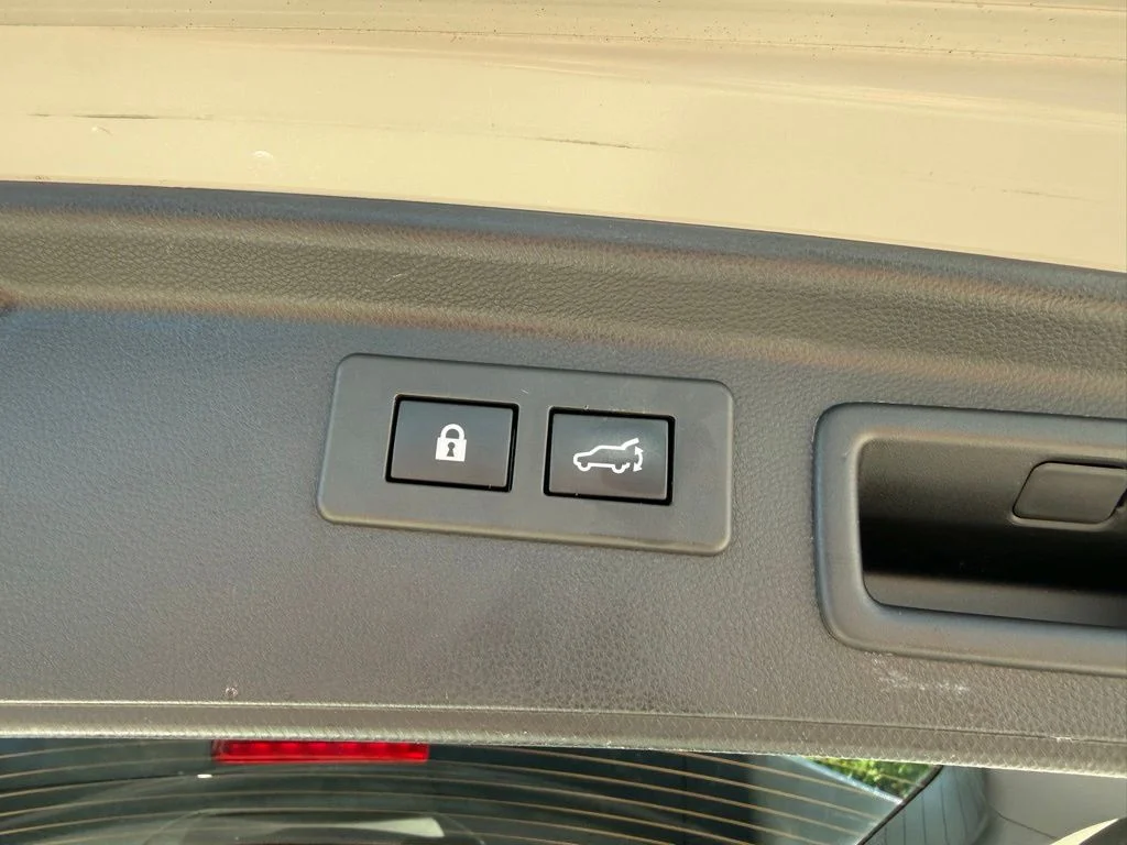 Used 2024 White Subaru Wilderness image 29