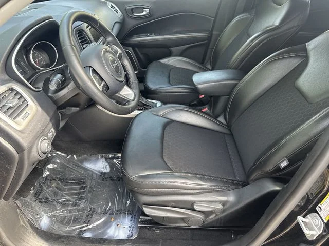 Used 2018 Black Jeep Latitude image 14