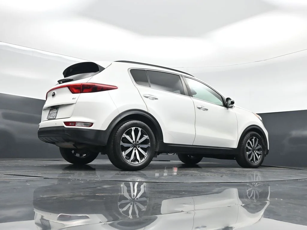 Used 2018 White Kia EX image 49