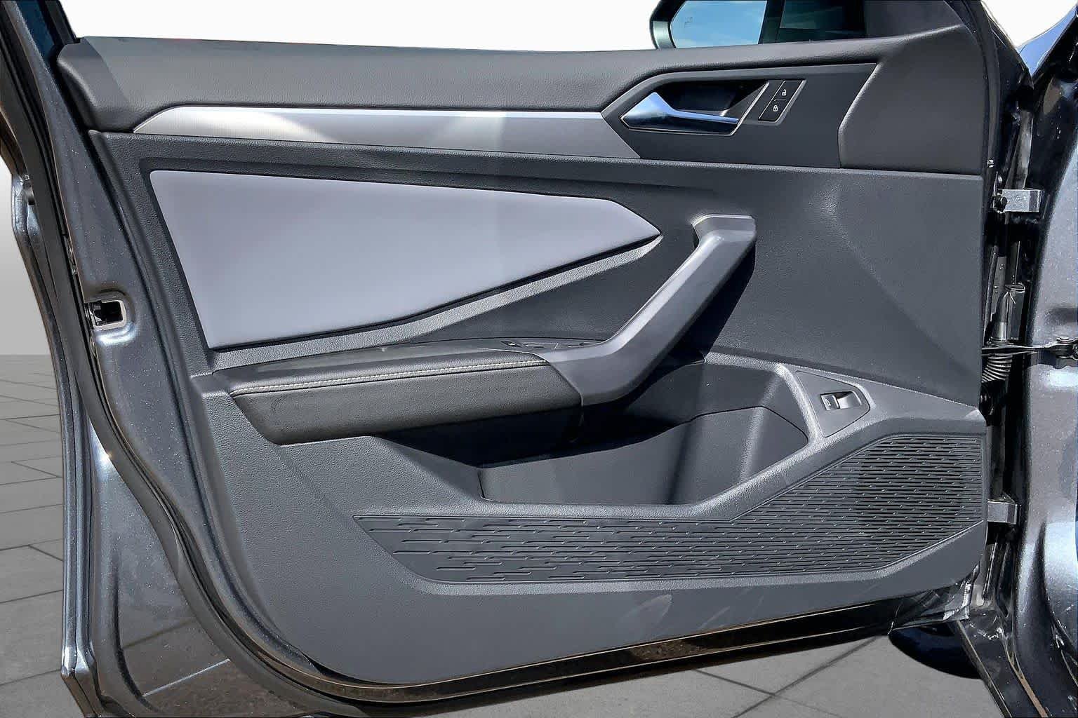 New 2026 Platinum Gray Metallic Volkswagen SE image 10