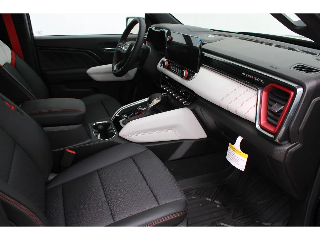2025 GMC Canyon AT4 - Photo 13