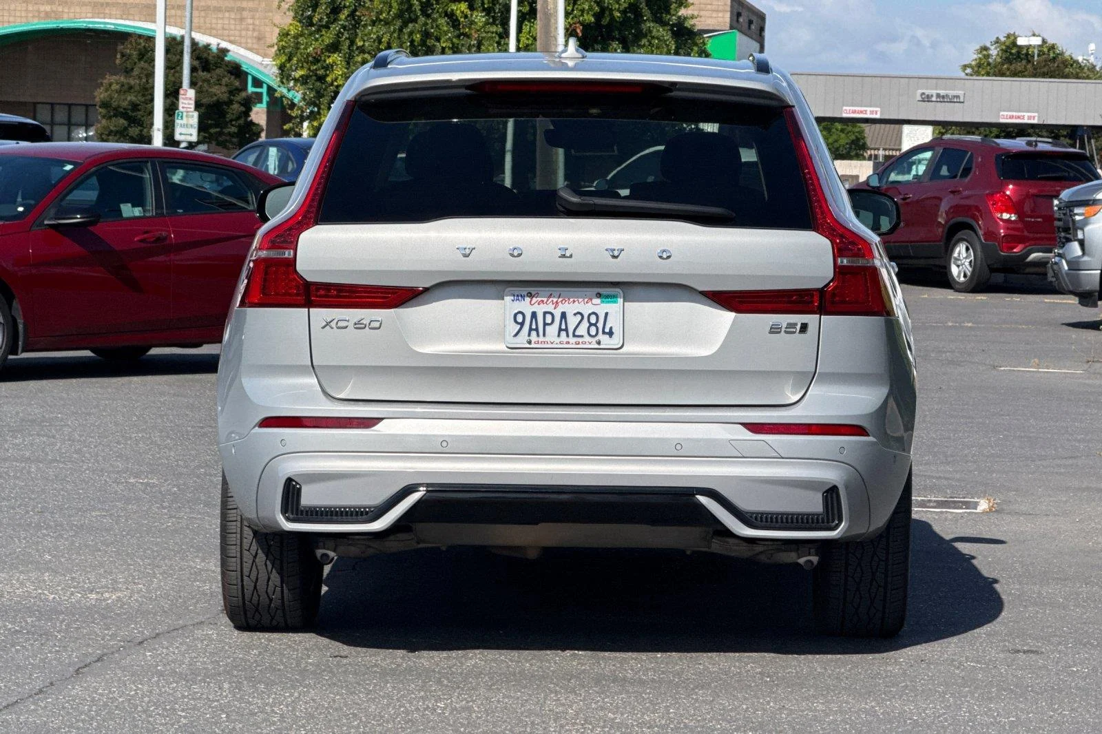 Used 2023 Silver Dawn Metallic Volvo Plus Dark Theme image 5