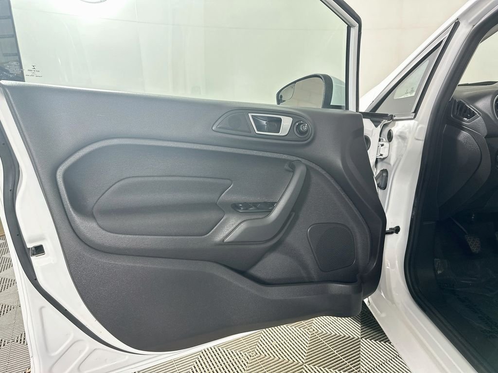 Used 2016 Oxford White Ford SE image 19