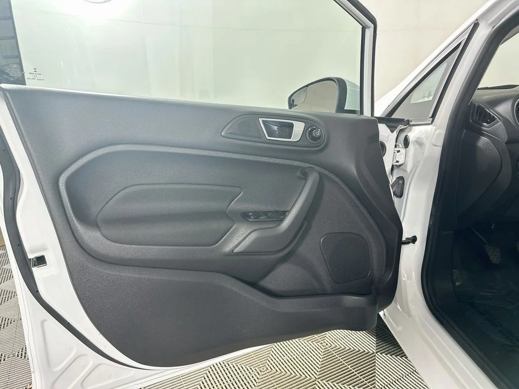 Used 2016 Oxford White Ford SE image 19