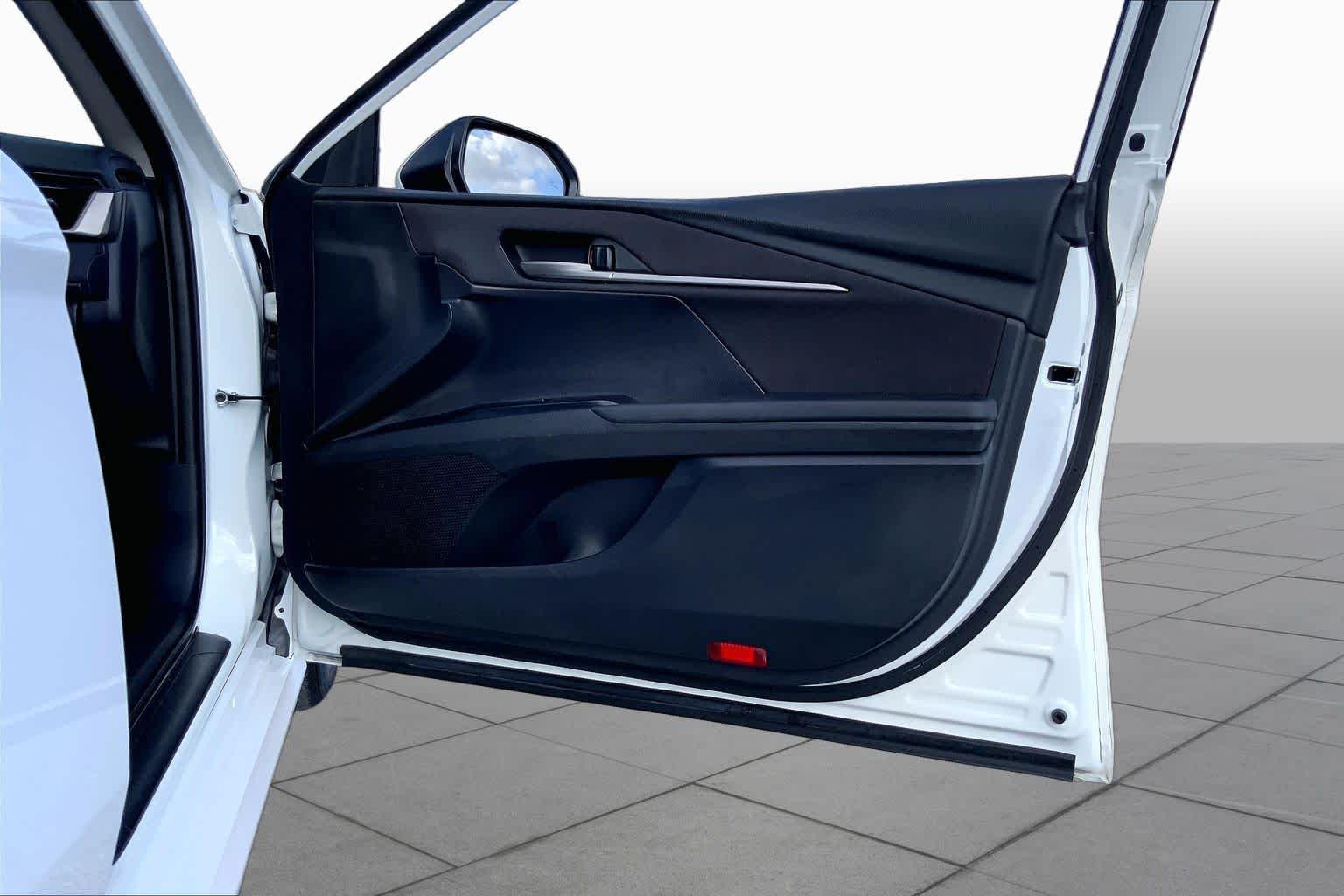 Used 2025 Ice Cap Toyota LE image 22