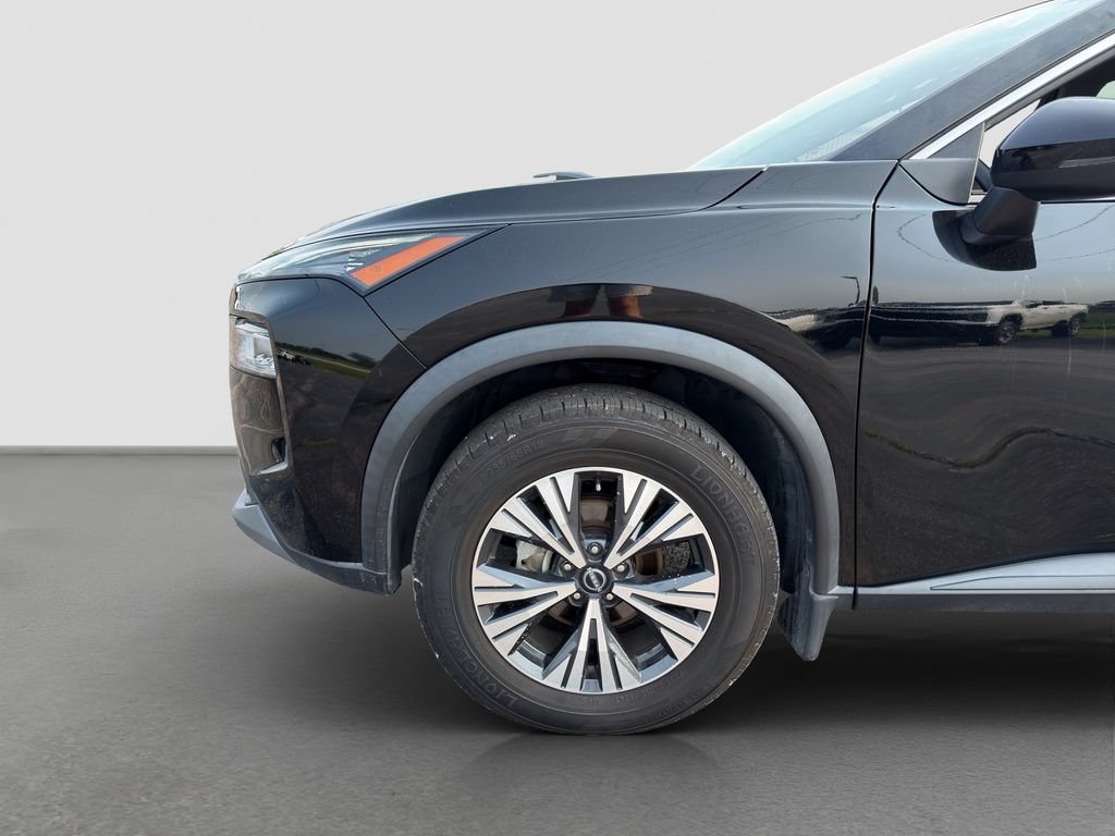 Used 2022 Black Nissan SV FWD image 22