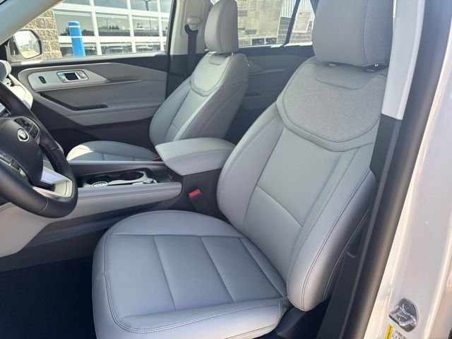 New 2026 Star White Metallic Tri-Coat Ford Active image 16