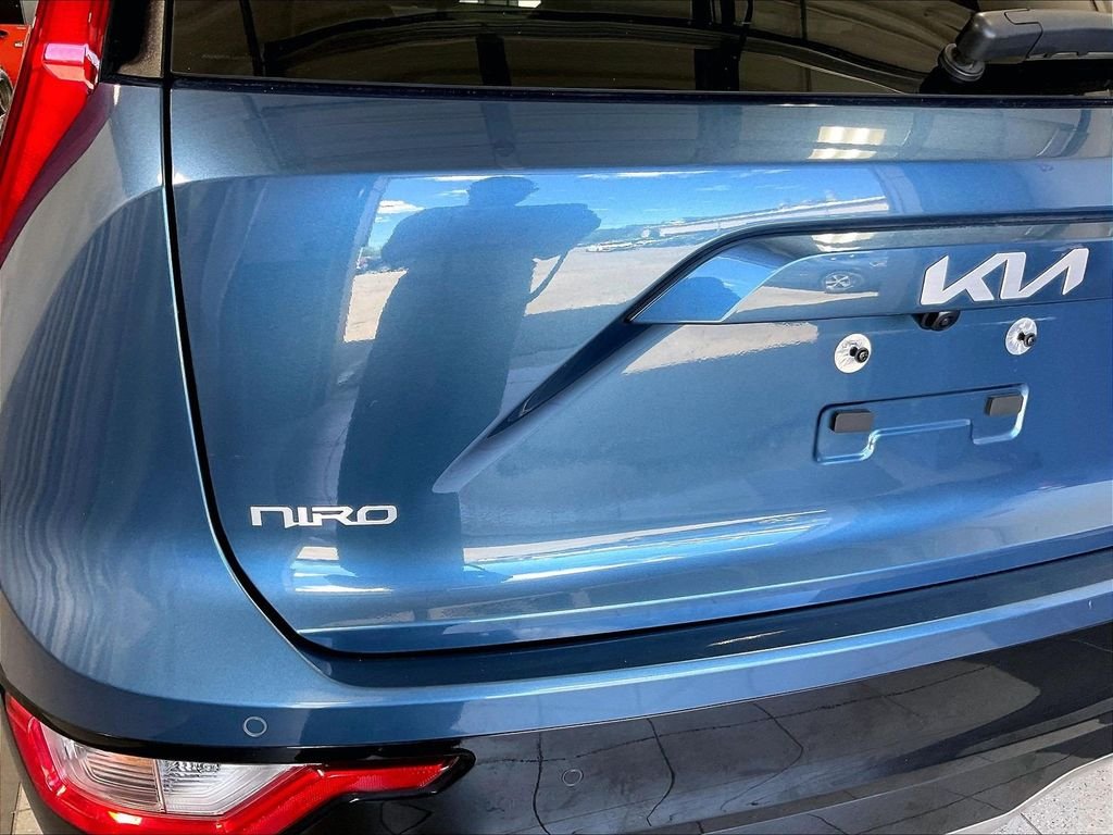 Used 2024 Blue Kia Wind image 27