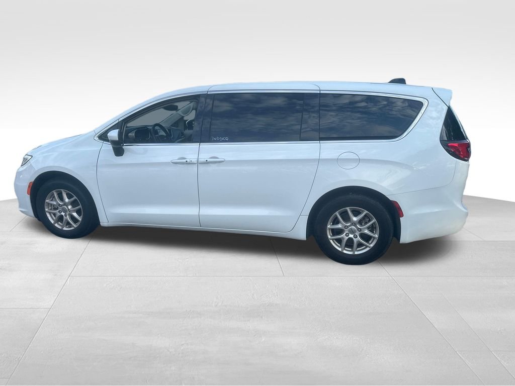 Used 2023 White Chrysler Touring L image 8
