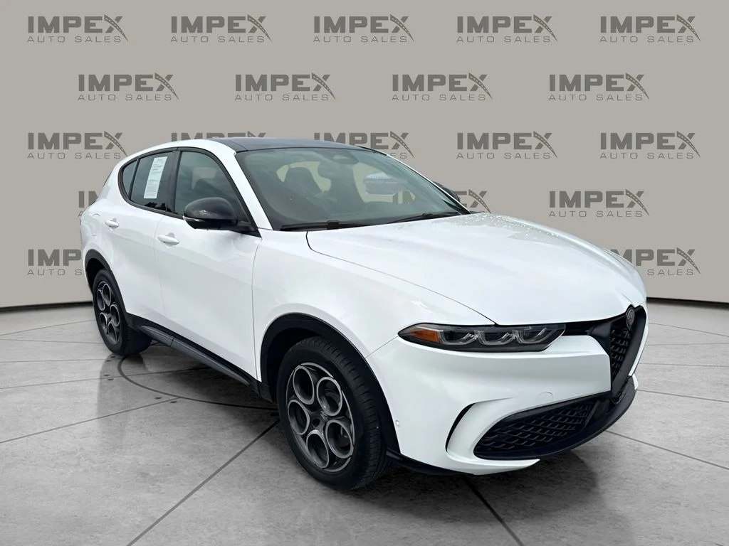 Used 2025 White Alfa Romeo Base image 4