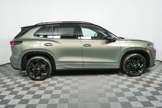 New 2026 Avocado Green w/Deep Black Roof Volkswagen SE R-Line Black image 2