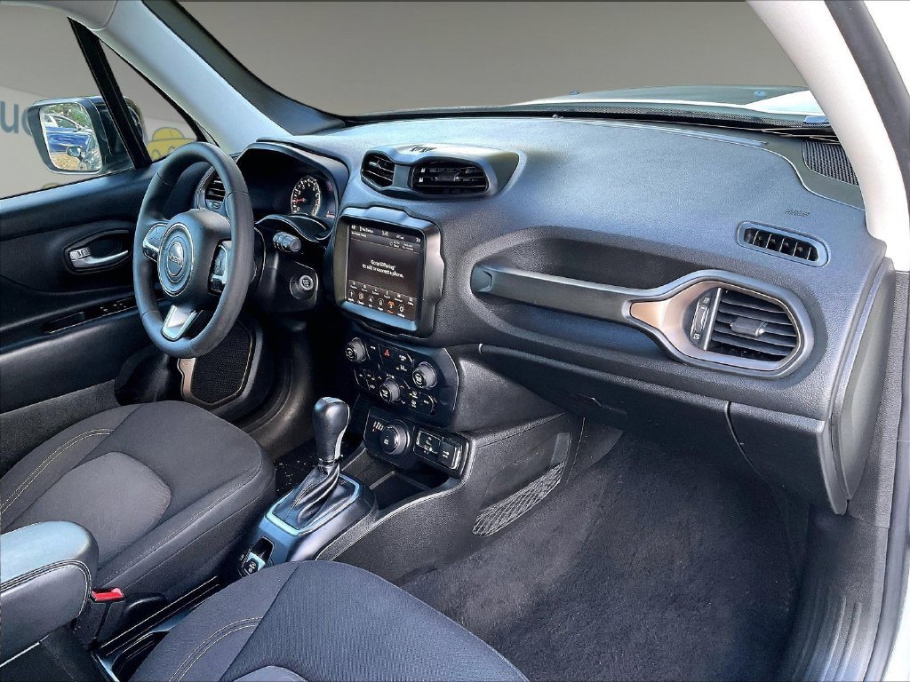 Used 2023 White Jeep Latitude image 14
