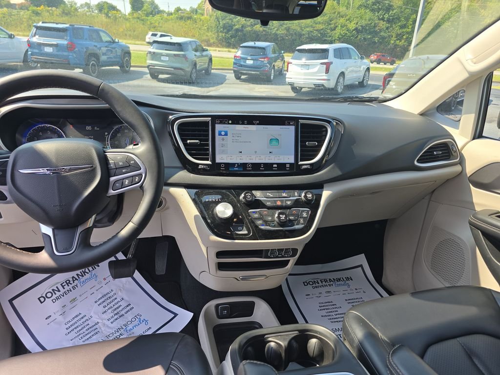 Used 2023 Silver Chrysler Touring L image 15