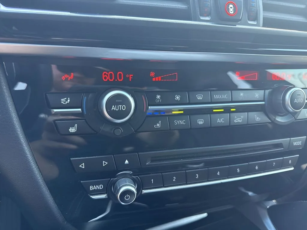 Used 2018  BMW  image 22
