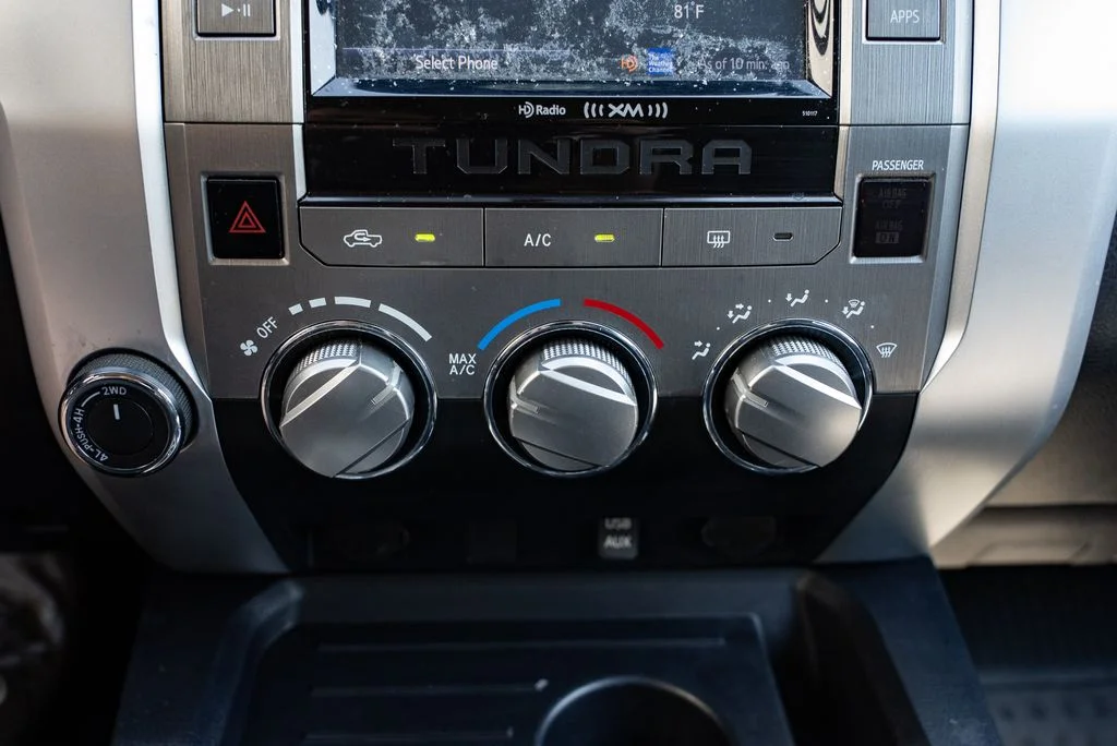 Used 2017 Silver Toyota SR5 image 19