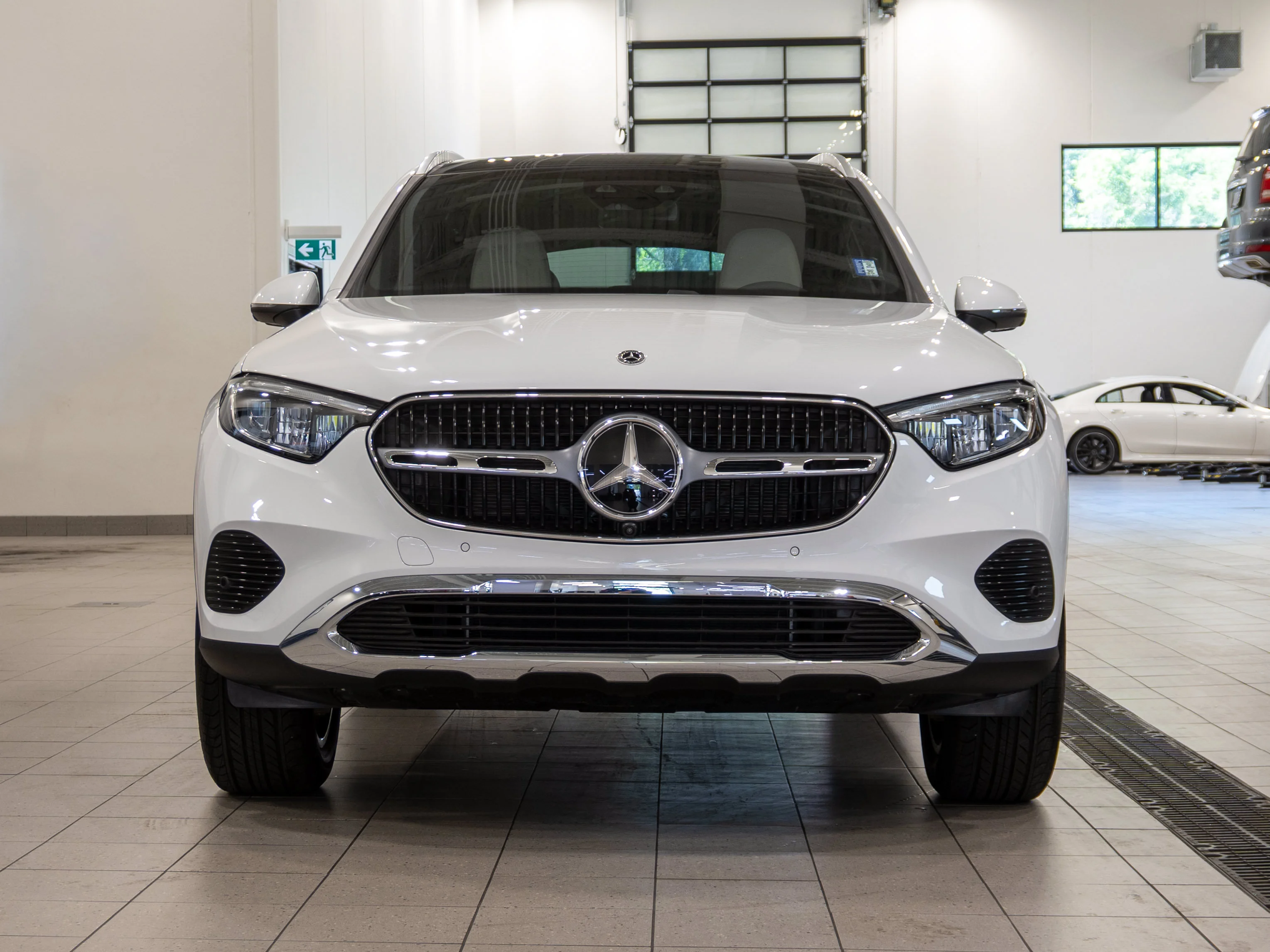 New 2026 MANUFAKTUR OPALITE WHITE METALLIC Mercedes-Benz GLC 350e image 5