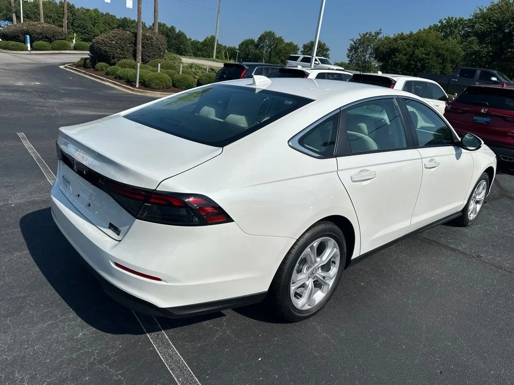 New 2026 Platinum White Pearl Honda LX image 3
