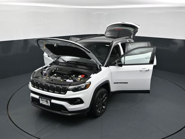 New 2026 Bright White Clear-Coat Exterior Paint Jeep Limited image 26