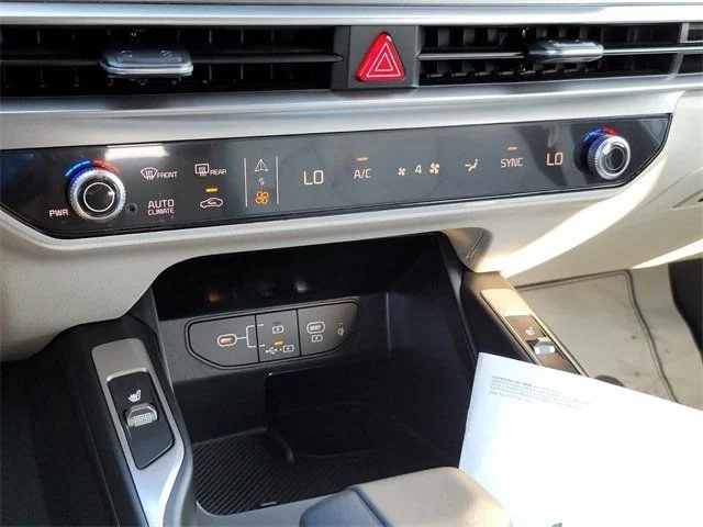2025 Kia Sorento S - Photo 18