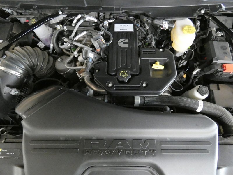 New 2026 Diamond Black Crystal Pearl-Coat Exterior Paint RAM Limited Crew Cab 8