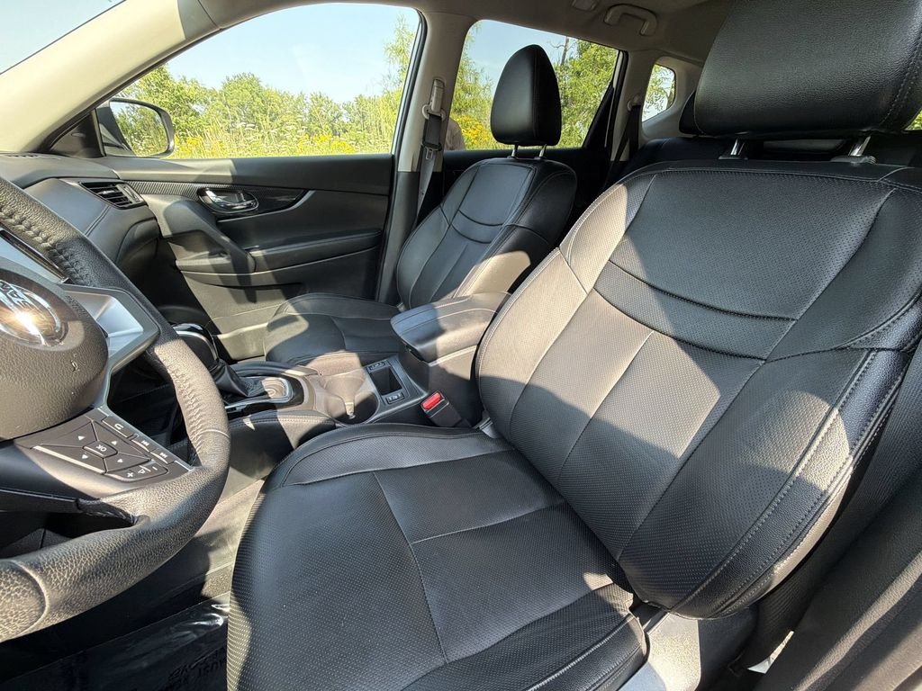 Certified Used 2020 White Nissan SL image 13