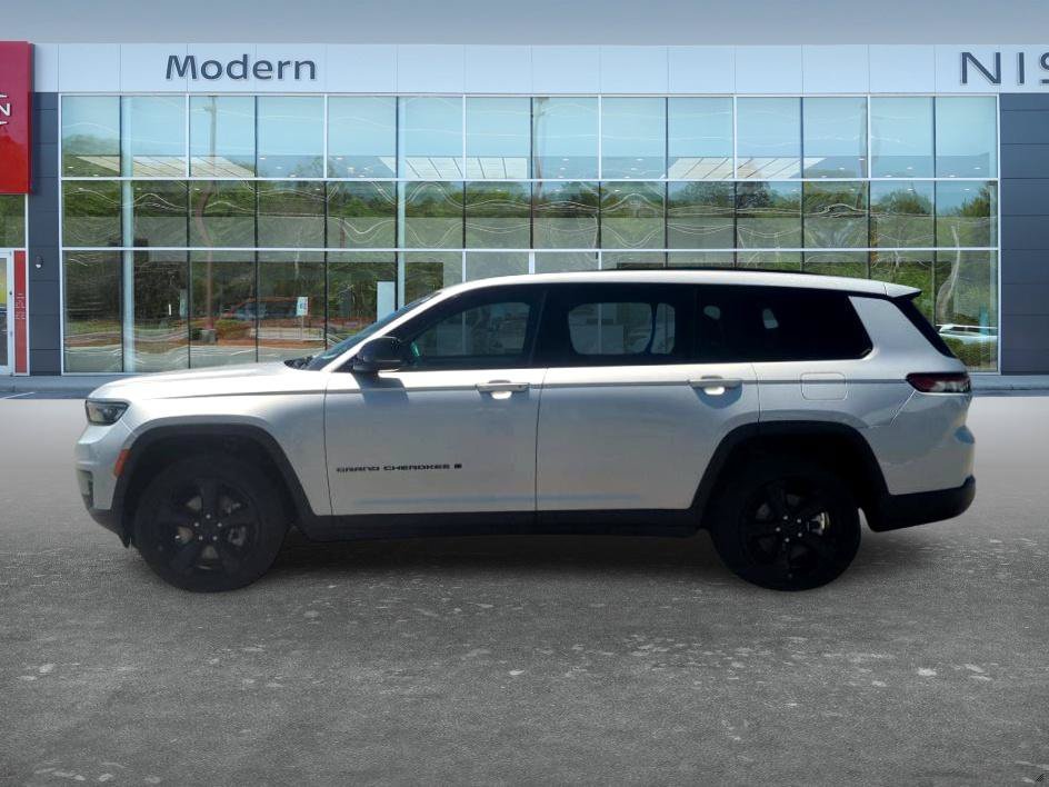 Used 2023 Silver Zynith Jeep Altitude X image 2