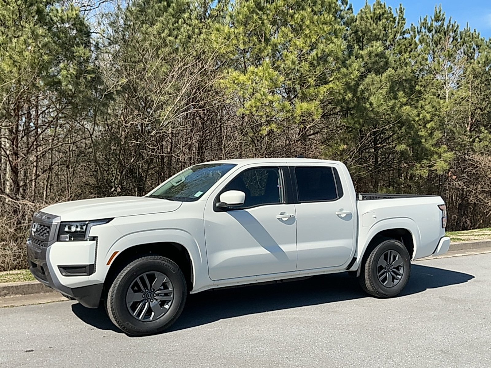 New 2026 Glacier White Nissan Crew Cab SV 4x2 image 4