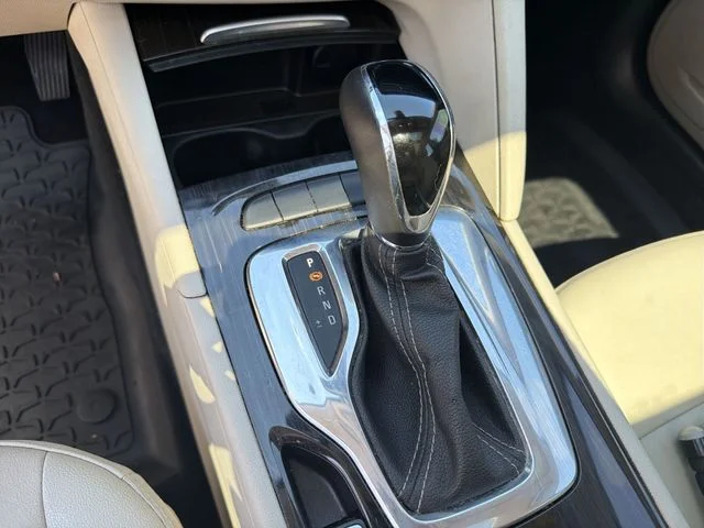 Used 2019 White Buick Essence image 22