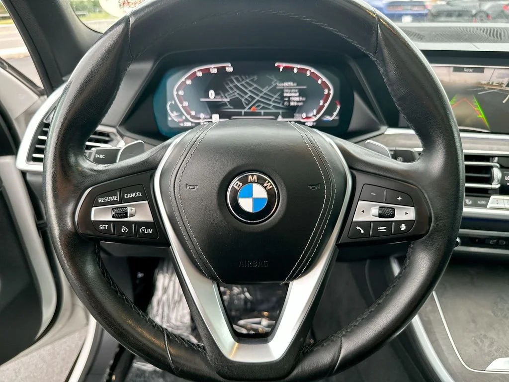 Used 2021 White BMW xDrive40i image 4