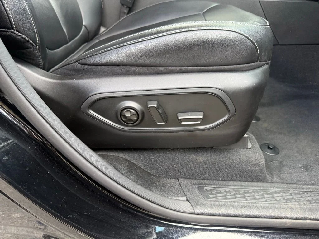 Used 2023 Black Jeep Limited image 56