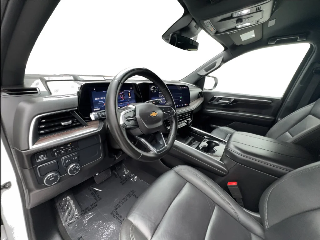 Used 2025 White Chevrolet LT image 27