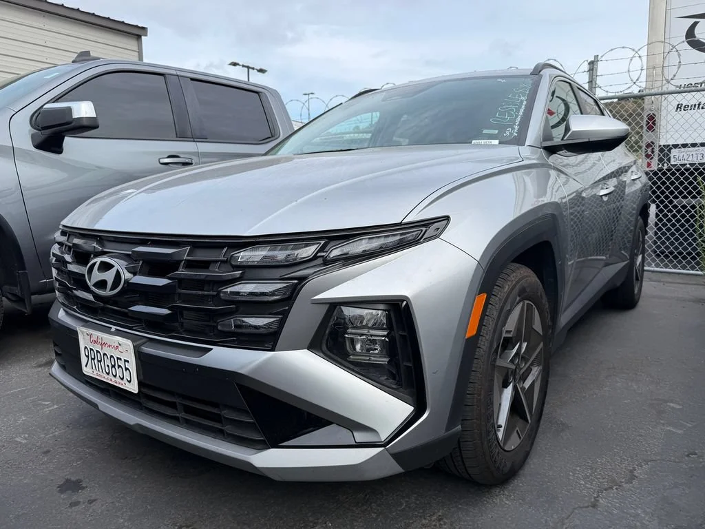 Used 2025 Silver Hyundai SEL image 18