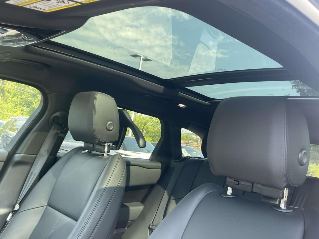 New 2026 Santorini Black Land Rover Dynamic SE image 11