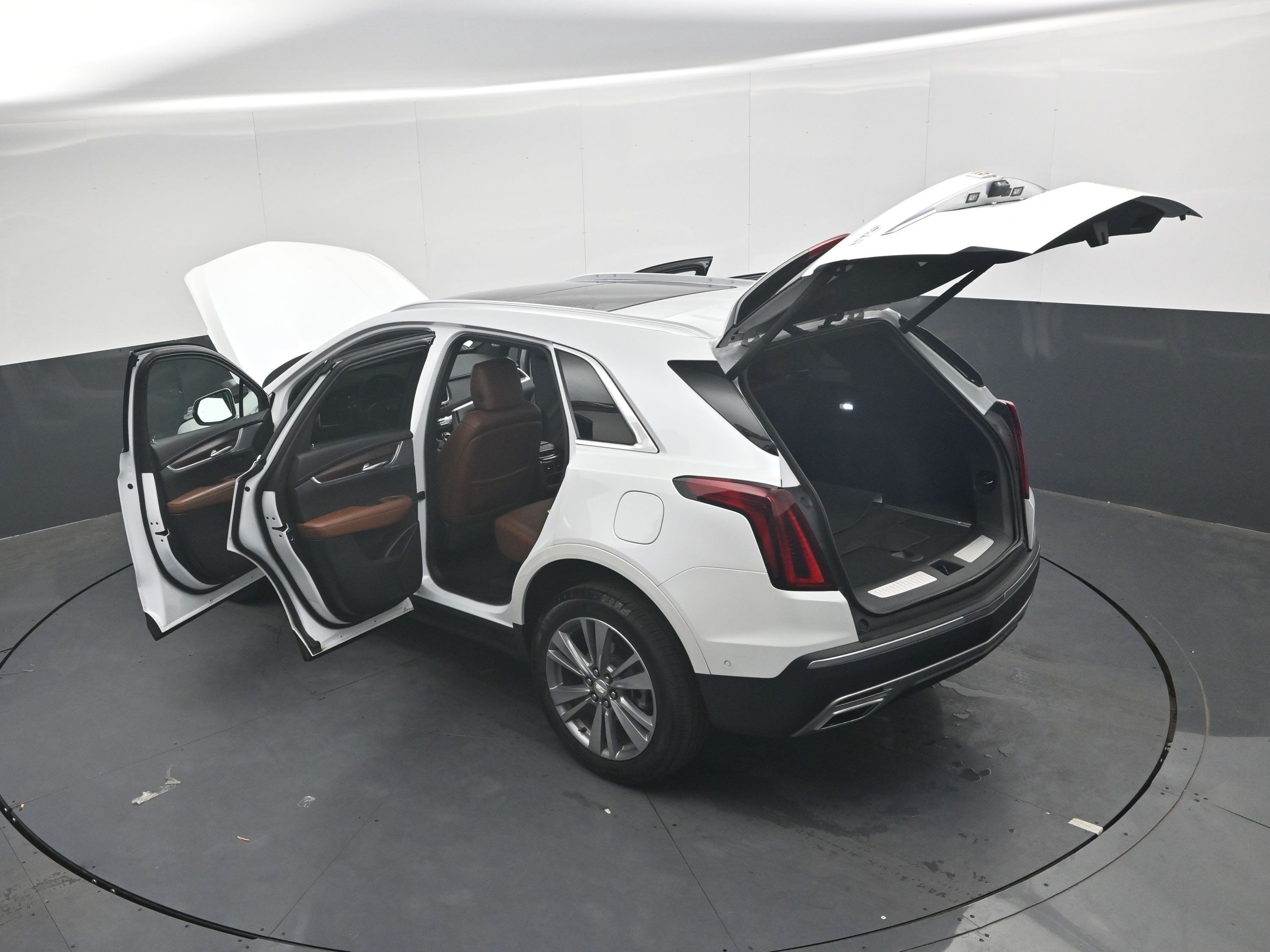 Used 2024 Crystal White Tricoat Cadillac FWD Premium Luxury image 34