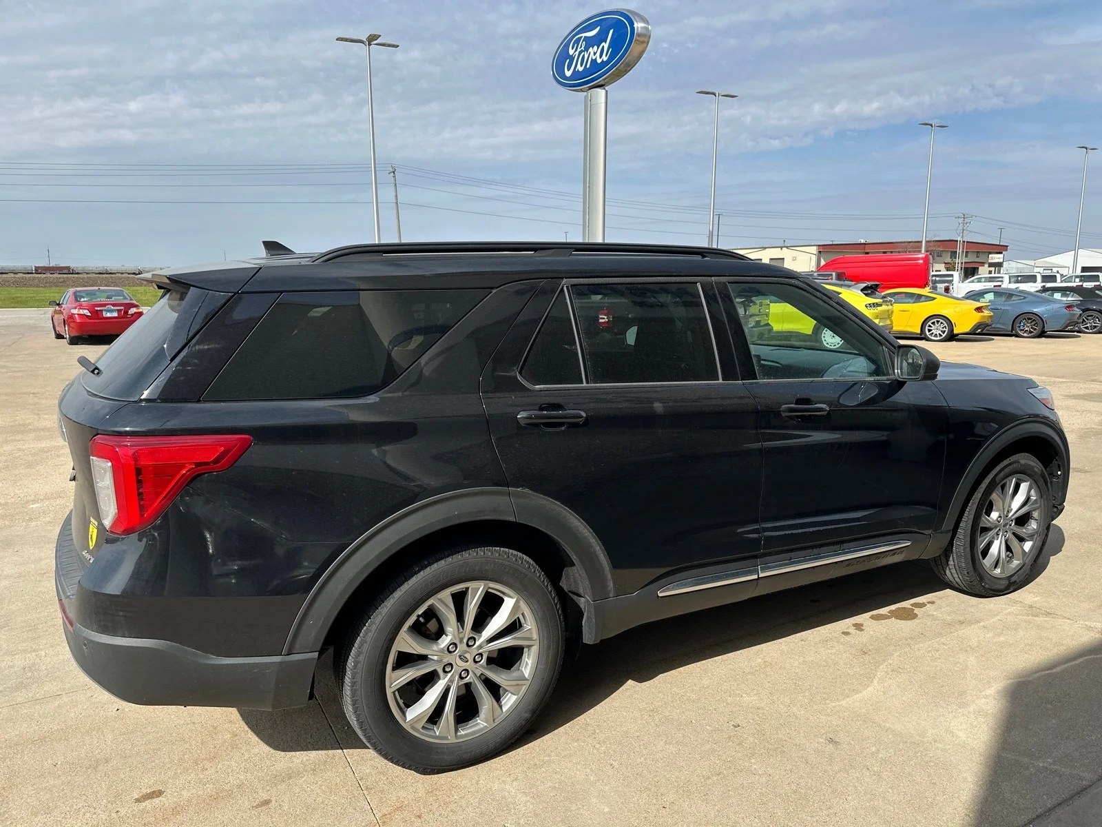 2021 Ford Explorer XLT - Photo 8