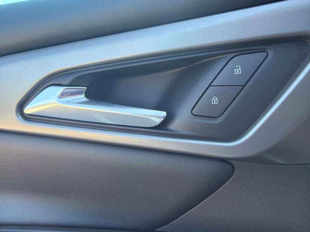 New 2027 Summit White Chevrolet LT image 10