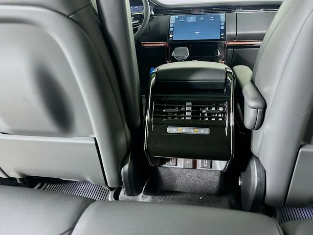 New 2026 Black Land Rover Dynamic SE image 24