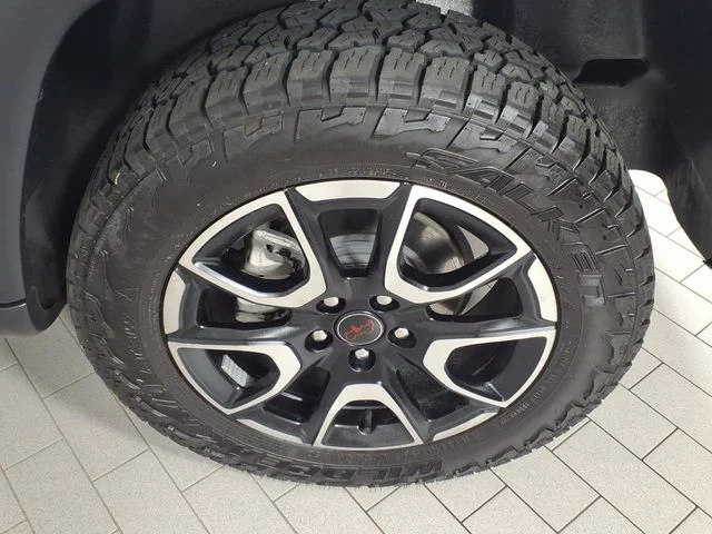 Used 2025 White Jeep Trailhawk image 8